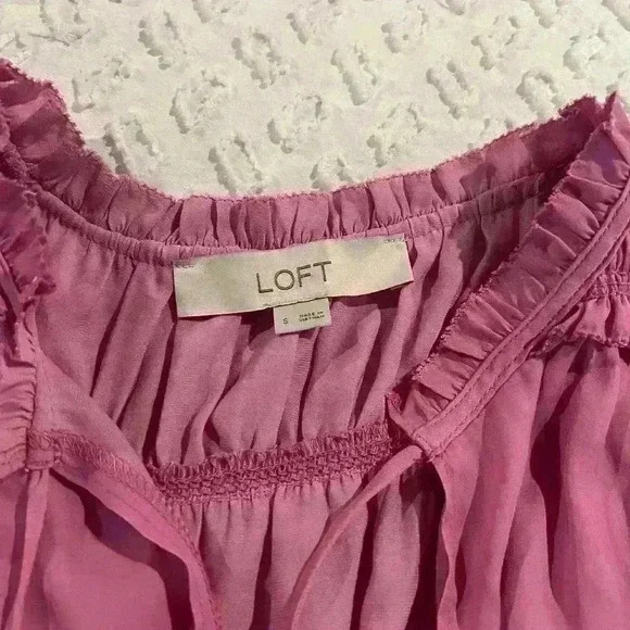 Loft Smocked Ruffle Shell Pink Size Small - Picture 2 of 4